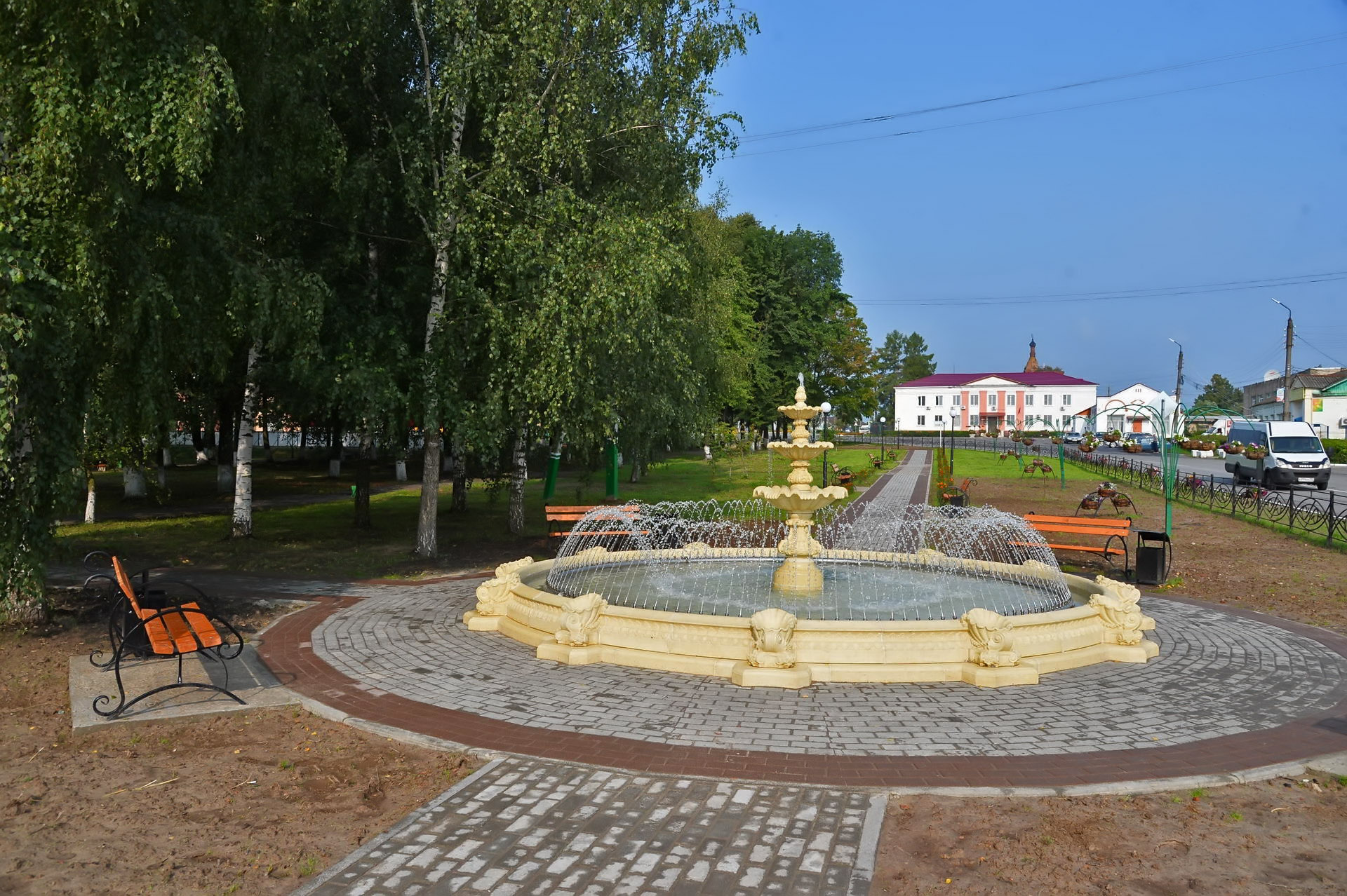 Ульяновский районный. Село Ульяново Калужской области. Ульяново Калужская область фонтан. Село Ульяново Калужской области Ульяновский район. Сквер Ульяновский р-н Калужской области.