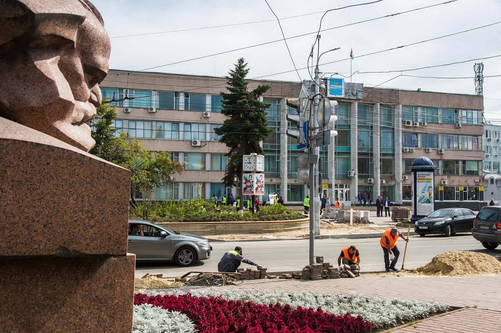 Калуга запись. Сквер у горуправы Калуга. Калуга здание городской управы. Здание горуправы Калуга. Горуправа Калуга Ленина.